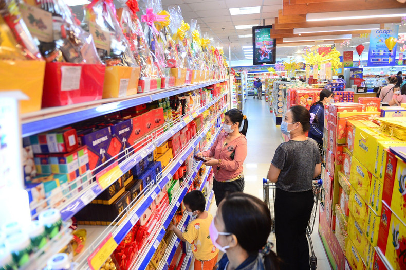 越南各家零售商也纷纷推出促销活动,助推年底购物高峰。 越南各家零售商也纷纷推出促销活动,助推年底购物高峰。