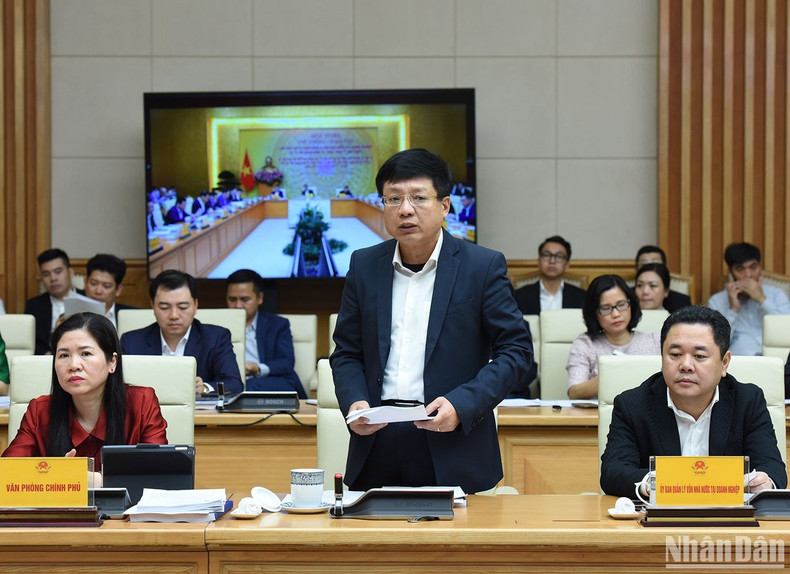 企业国有资本管理委员会副主任胡士孝作大会报告。 企业国有资本管理委员会副主任胡士孝作大会报告。