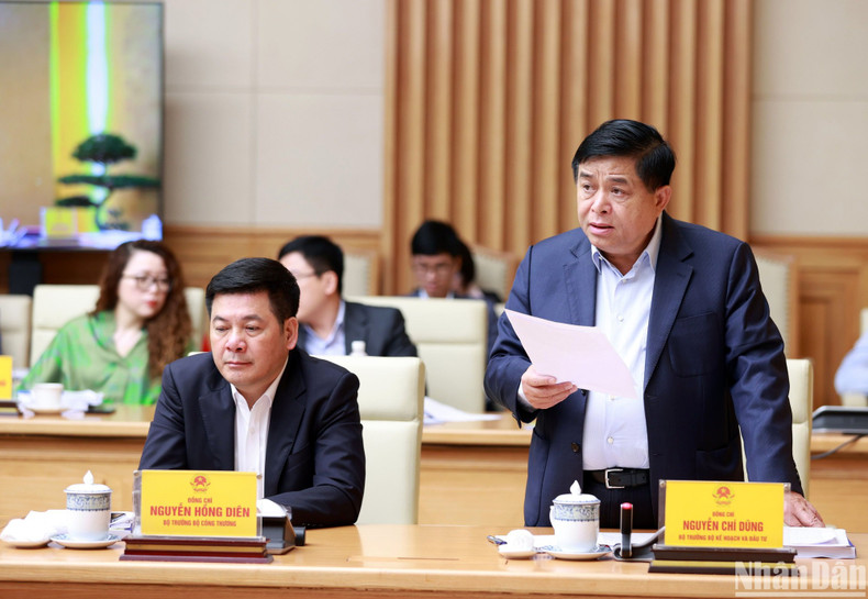 越南计划投资部部长阮志勇阮智勇在会上发表讲话。 越南计划投资部部长阮志勇阮智勇在会上发表讲话。