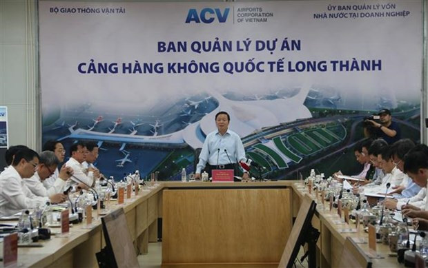 越南政府副总理陈红河与有关地方和单位代表举行座谈。 越南政府副总理陈红河与有关地方和单位代表举行座谈。