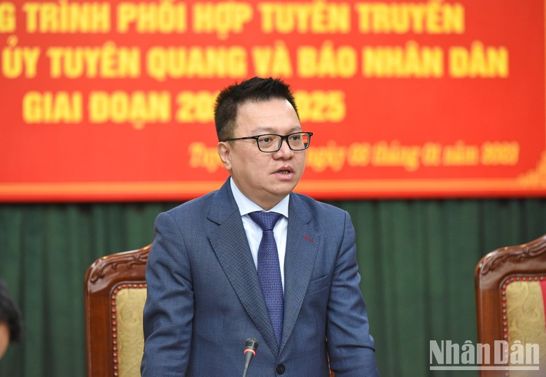 《人民报》社总编辑黎国明在会上发言。 《人民报》社总编辑黎国明在会上发言。