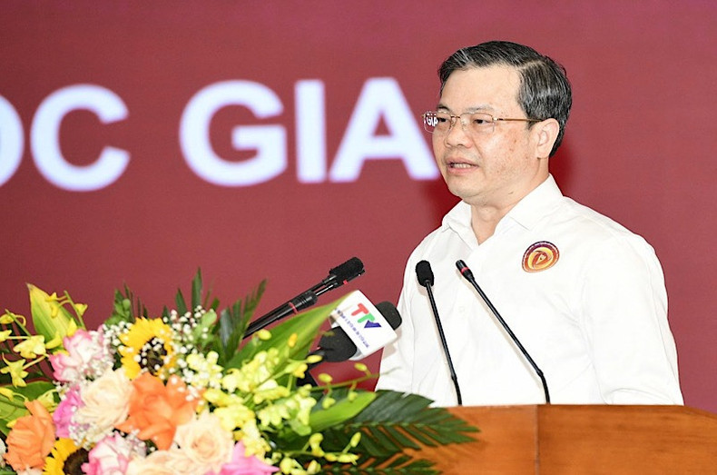 宣光省委副书记、省人民委员会主席、省数字化转型执委会阮文山在活动上发表讲话。 宣光省委副书记、省人民委员会主席、省数字化转型执委会阮文山在活动上发表讲话。