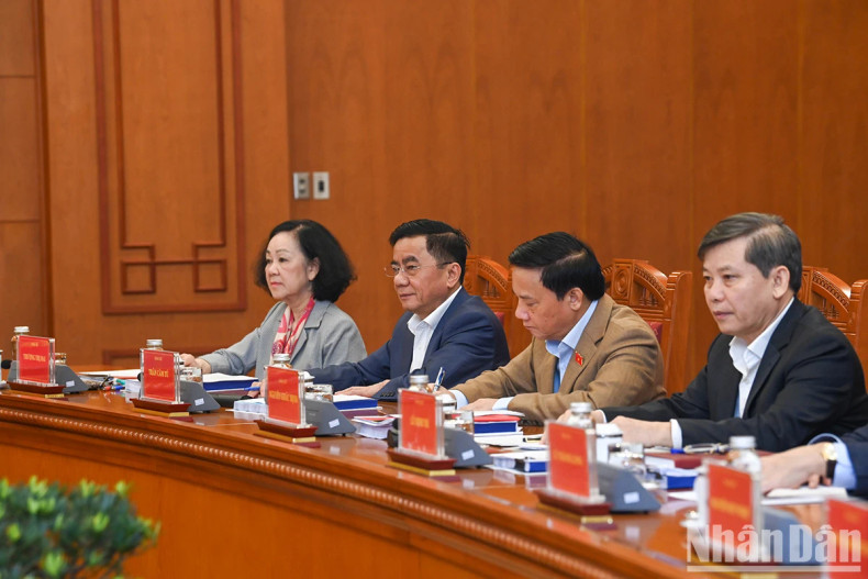 出席会议的各位代表。