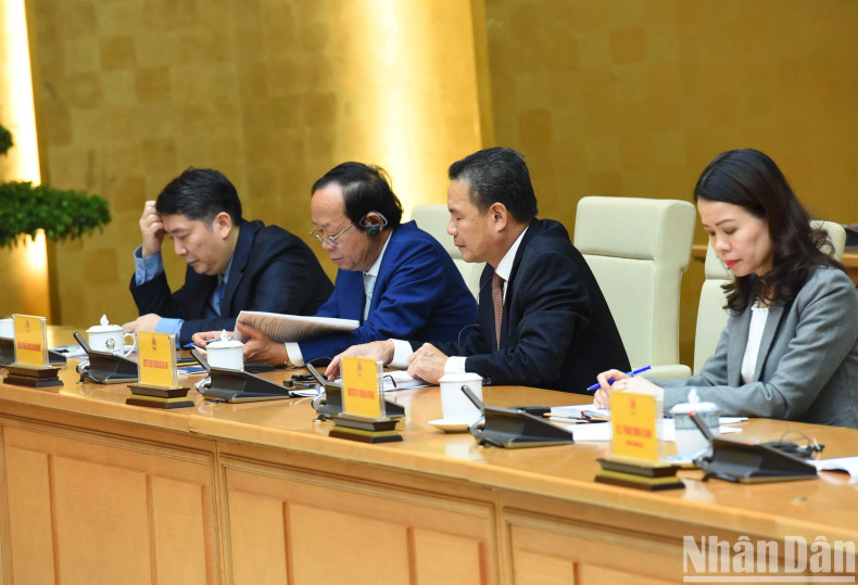 越南各部委领导代表出席会见。