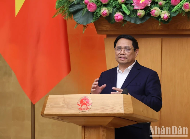 范明正总理在会议上发表讲话。