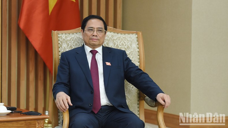 范明正总理在会见中发表讲话。 范明正总理在会见中发表讲话。