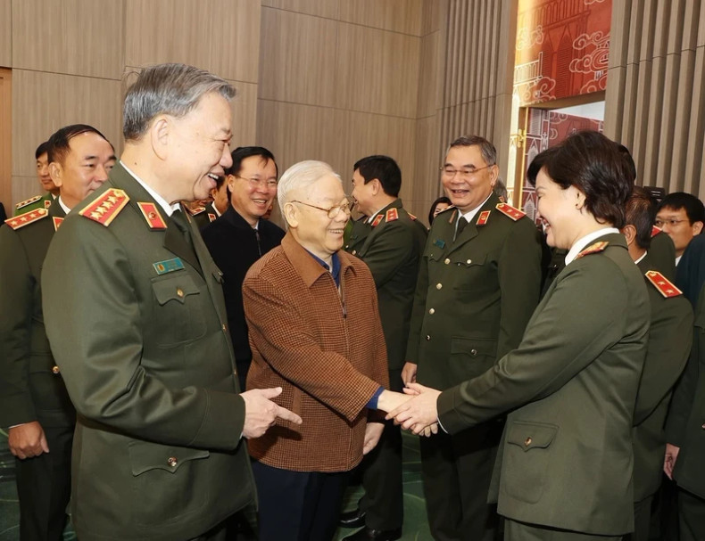 阮富仲总书记和与会代表。