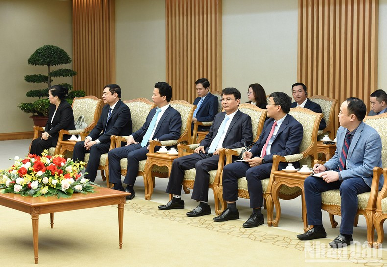 越南各部委、单位及各省领导代表出席会见。 越南各部委、单位及各省领导代表出席会见。