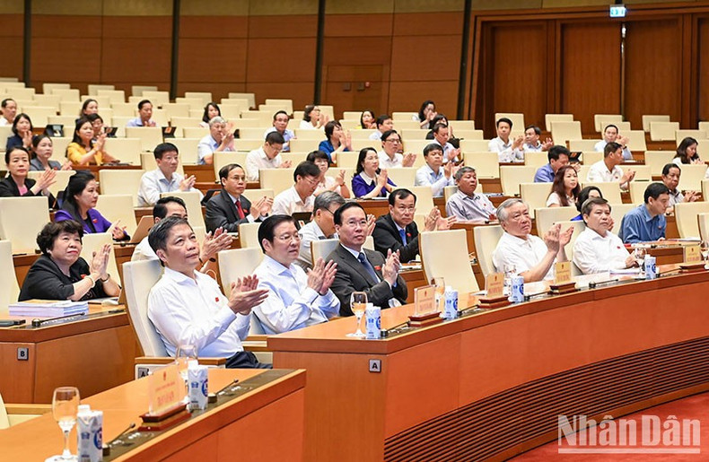 国家主席武文赏同党、国家其他领导人出席会议。 国家主席武文赏同党、国家其他领导人出席会议。