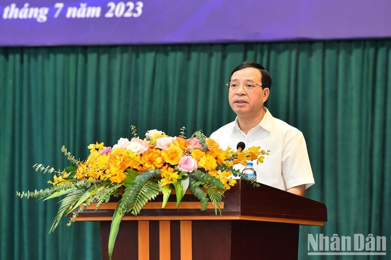 清化省省委常务副书记吏春原发表讲话。