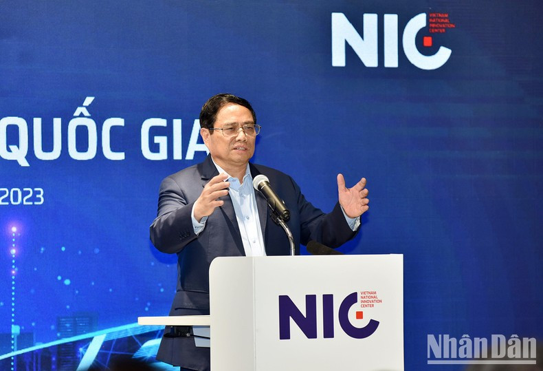 范明正总理发表讲话。 范明正总理发表讲话。