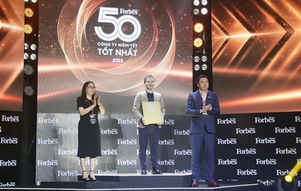 《福布斯》(越南)对2023年最佳上市公司给予了表彰。 《福布斯》(越南)对2023年最佳上市公司给予了表彰。