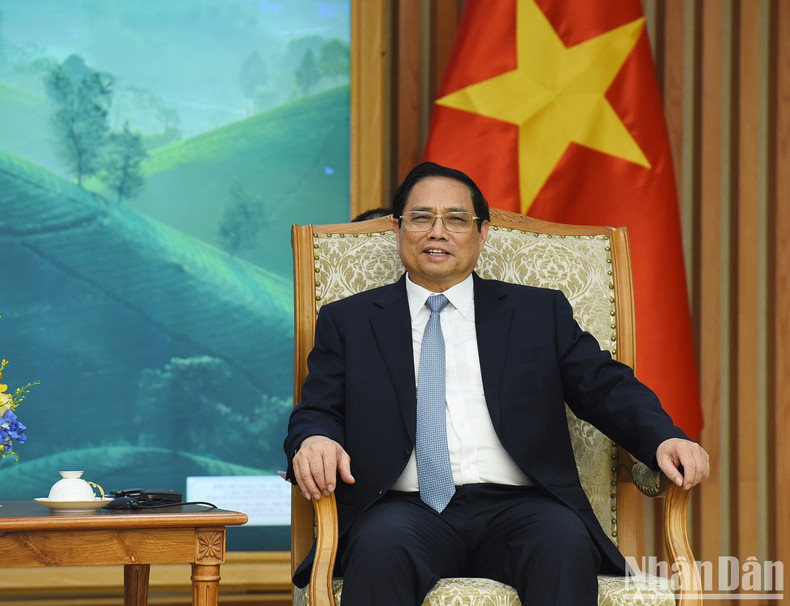 范明正总理在会议上发表讲话。