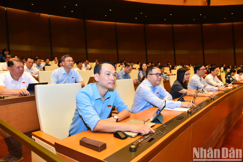 国会代表表决通过有关确认对国会选出和批准的职位担任者进行信任投票结果的决议。 国会代表表决通过有关确认对国会选出和批准的职位担任者进行信任投票结果的决议。