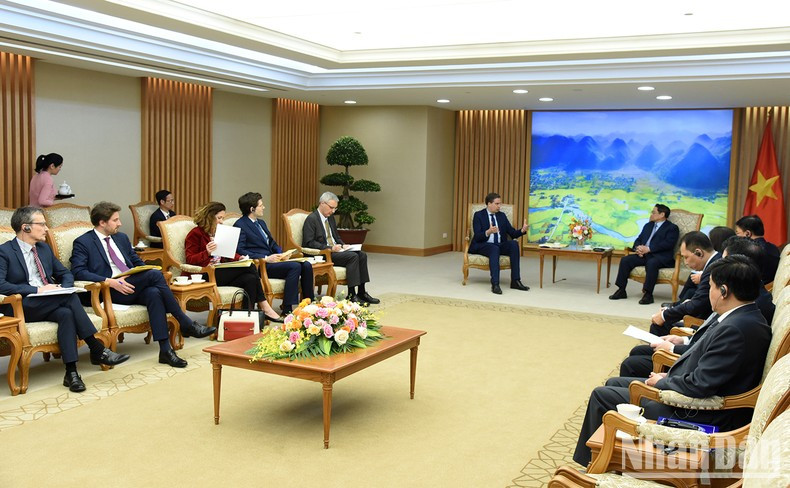 双方就东海问题交换意见,并强调维护东海和平、稳定、安全、航海与航空自由以及通过和平方式解决争端的重要性。 双方就东海问题交换意见,并强调维护东海和平、稳定、安全、航海与航空自由以及通过和平方式解决争端的重要性。