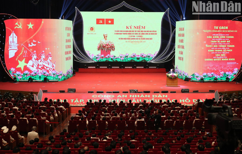 纪念典礼场景。 纪念典礼场景。