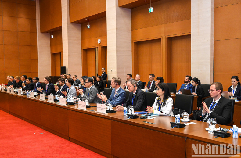 东盟-欧盟企业代表出席会见。