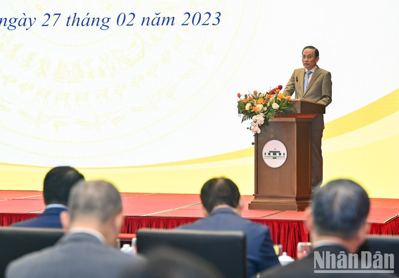 中央对外部部长黎怀忠在会议上作报告。 中央对外部部长黎怀忠在会议上作报告。