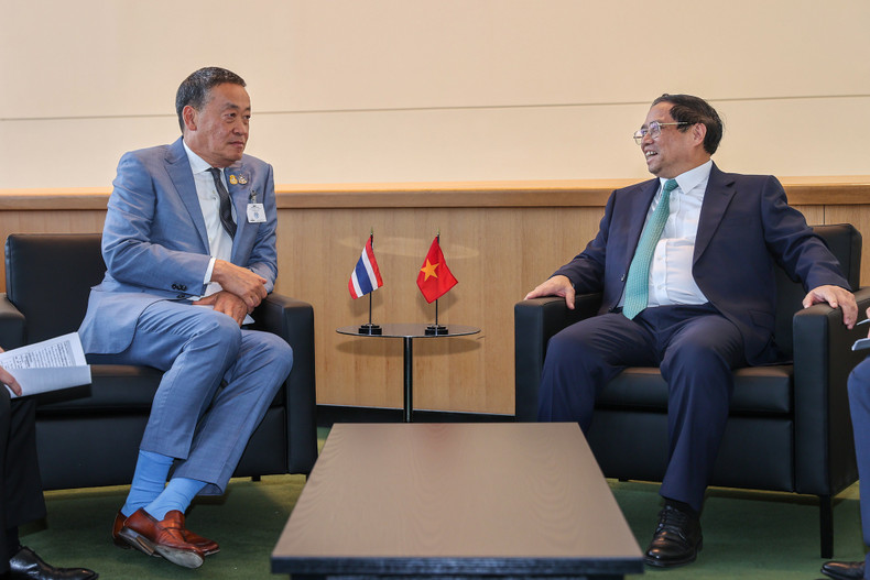 越南政府总理范明正会见泰国总理社他·塔维辛。(图片来源:VGP) 越南政府总理范明正会见泰国总理社他·塔维辛。(图片来源:VGP)