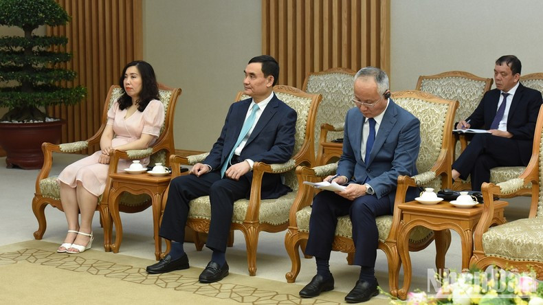 越南政府各部委领导代表出席会见。 越南政府各部委领导代表出席会见。