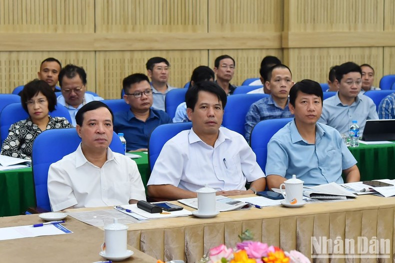 清化省领导人出席会议。