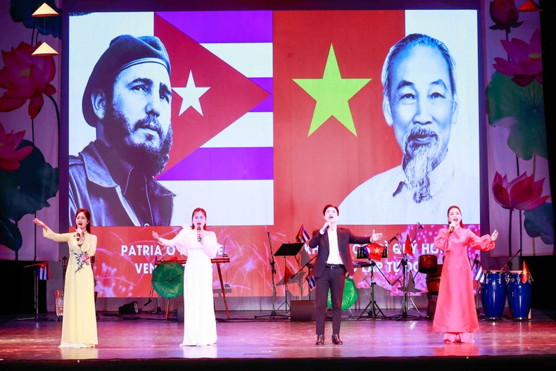 活动上的一个表演节目。 活动上的一个表演节目。