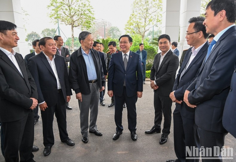 越南国会主席王廷惠造访PVF青少年足球训练中心【组图】 ảnh 1