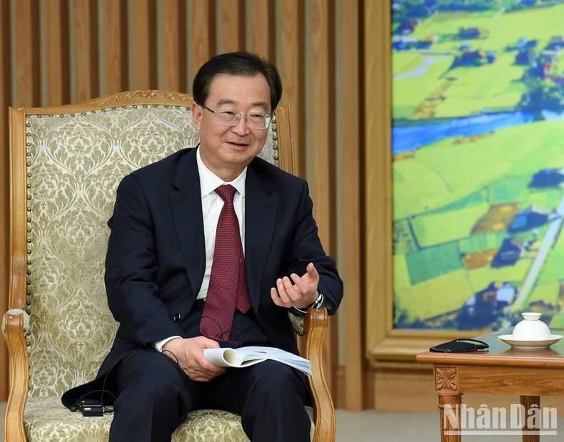 中国云南省委书记王宁在会见中发表讲话。 中国云南省委书记王宁在会见中发表讲话。