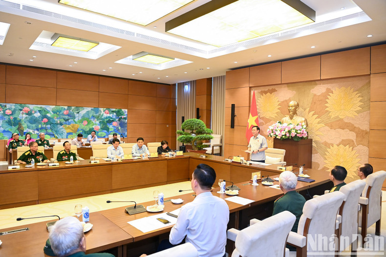 见面会场景。 见面会场景。