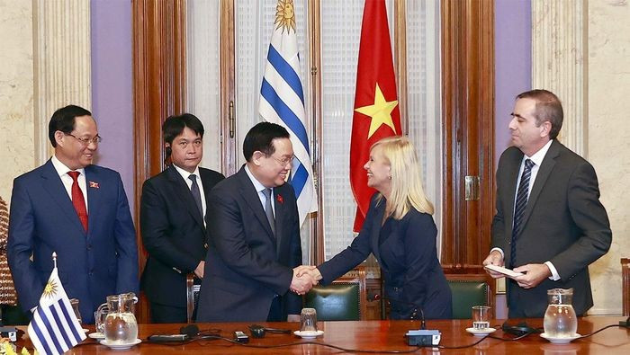 双方合作协议签署仪式。 双方合作协议签署仪式。