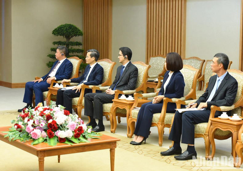 越南政府各部委领导代表出席会见。 越南政府各部委领导代表出席会见。