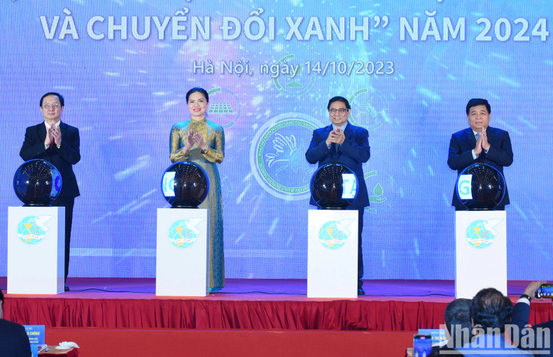 范明正总理和各位代表按钮发起2024年“妇女创新创业”大赛启动仪式。 范明正总理和各位代表按钮发起2024年“妇女创新创业”大赛启动仪式。