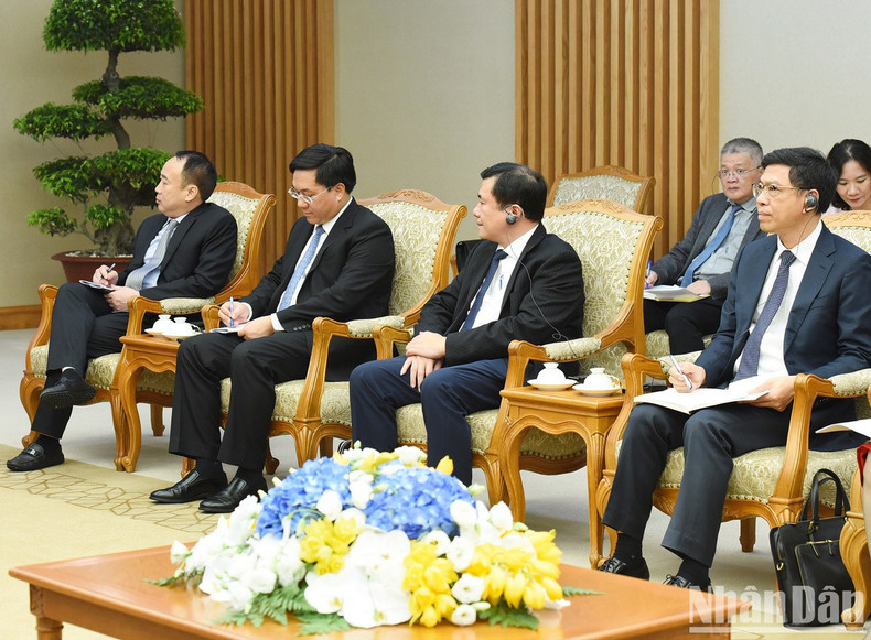 越南政府各部委、单位领导代表出席会见。 越南政府各部委、单位领导代表出席会见。