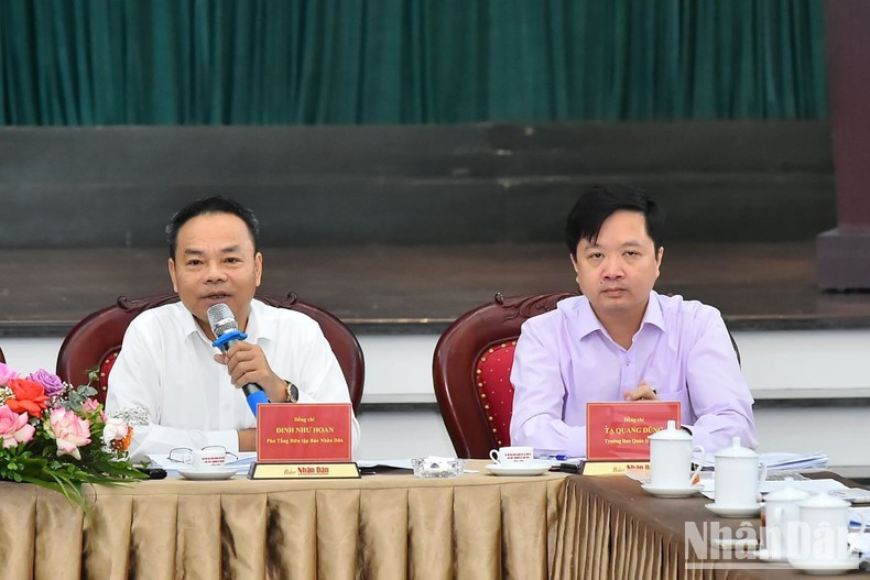 《人民报》社总编辑指引讨论会。