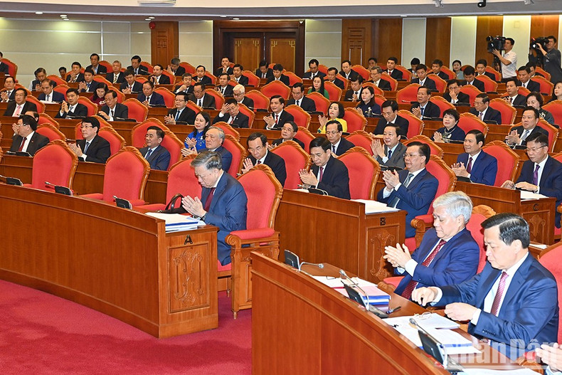 党、国家领导人和各位代表出席会议。