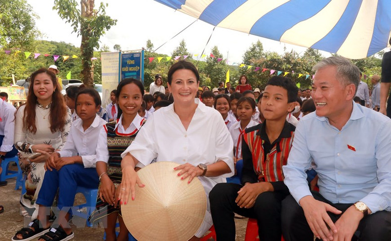 比利时参议院议长斯蒂芬妮·德霍斯参加关于针对女童和妇女的性别暴力宣传活动。 比利时参议院议长斯蒂芬妮·德霍斯参加关于针对女童和妇女的性别暴力宣传活动。