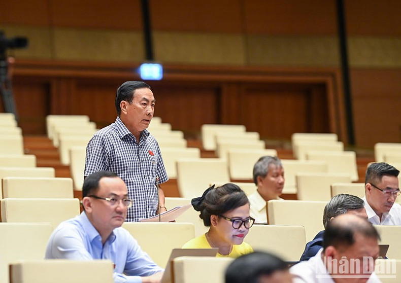 同塔省国会代表范文和发表讨论意见。 同塔省国会代表范文和发表讨论意见。