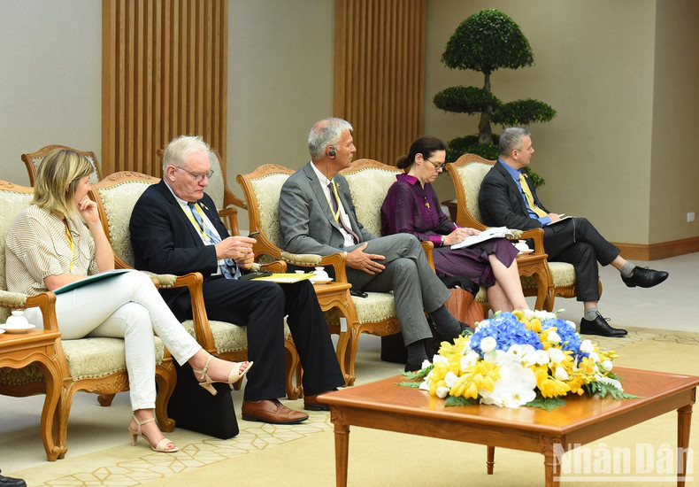 比利时王国法兰德斯大区代表团团员出席会见。 比利时王国法兰德斯大区代表团团员出席会见。