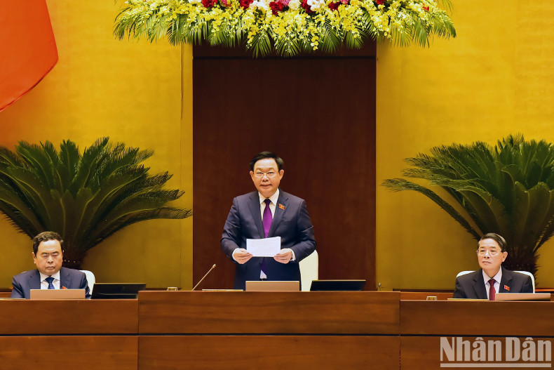 越南国会主席王廷惠发表讲话。 越南国会主席王廷惠发表讲话。