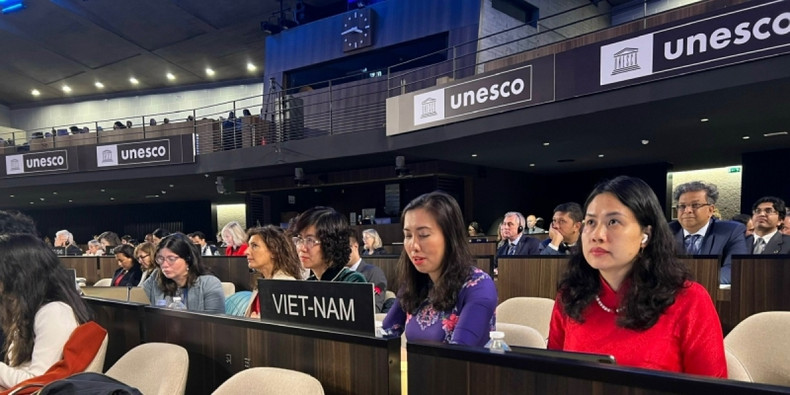 越南代表团参加联合国教科文组织执行理事会会议。 (图片来源:外交部) 越南代表团参加联合国教科文组织执行理事会会议。 (图片来源:外交部)
