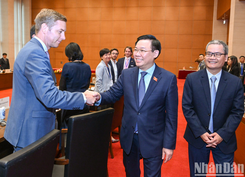 国会主席王廷惠与欧盟企业代表。