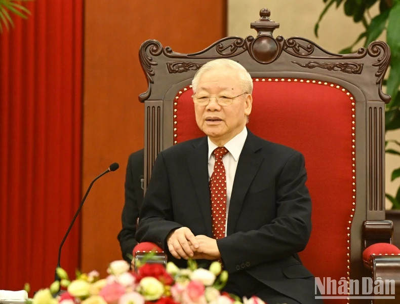 阮富仲总书记在会见中发表讲话。 阮富仲总书记在会见中发表讲话。