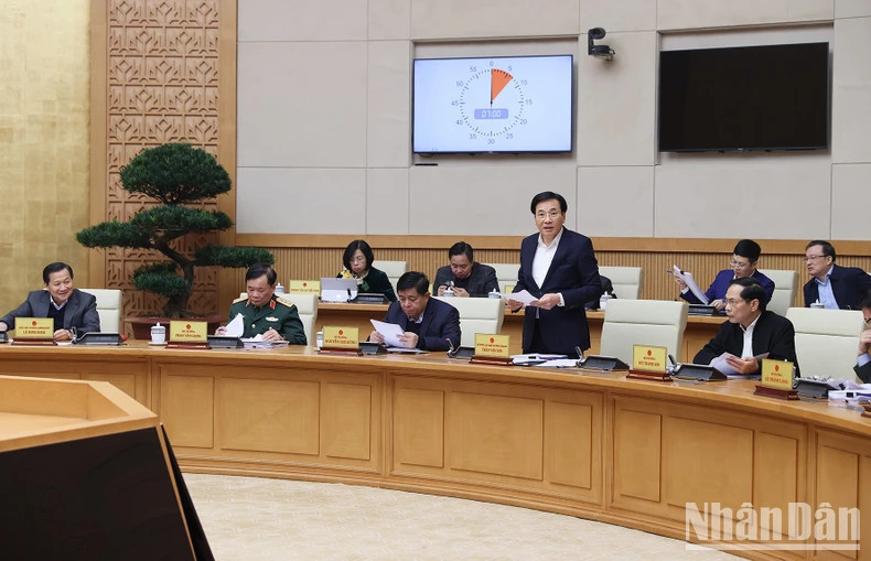 政府办公厅主任陈文山部长发表讲话。