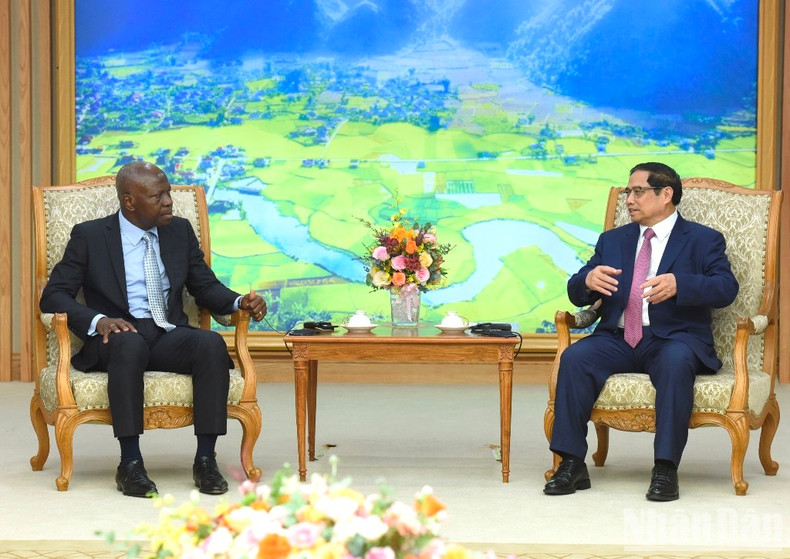 范明正总理会见国际劳工组织总干事吉尔伯特·洪博。