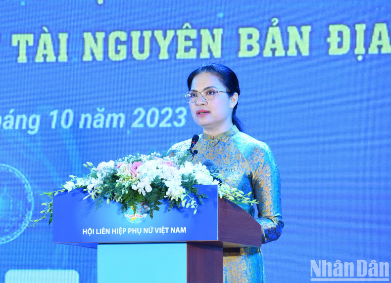 越南妇女联合会主席何氏娥发表讲话。 越南妇女联合会主席何氏娥发表讲话。