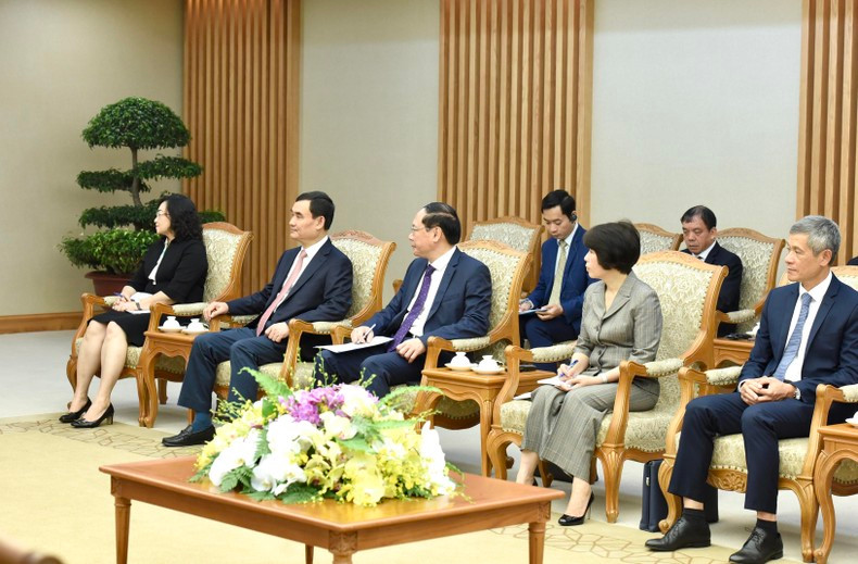 越南政府各部委、单位领导代表出席会见。