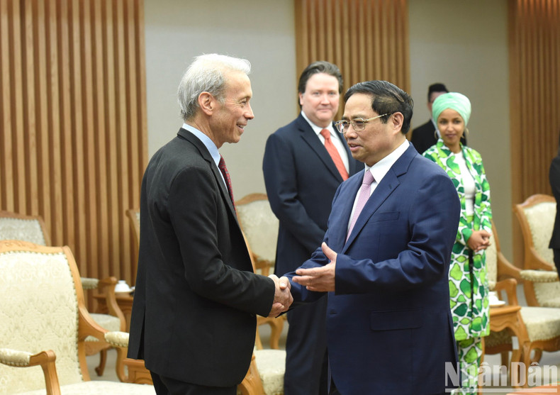 范明正总理欢迎由美国参议员杰夫·默克利率领的美国国会议员代表团。