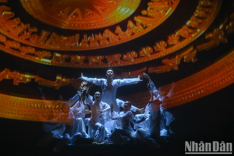 招待会中的一个文艺表演节目。 招待会中的一个文艺表演节目。