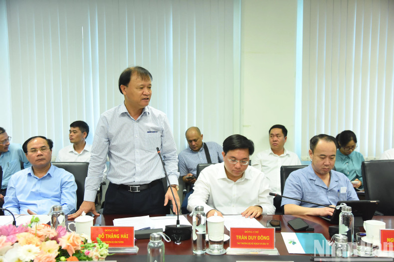 工贸部代表发表讲话。