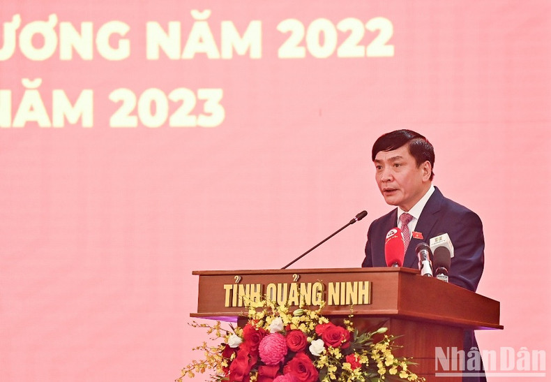 国会秘书长、国会办公厅主任裴文强发表讲话。 国会秘书长、国会办公厅主任裴文强发表讲话。